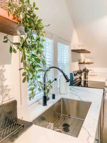 Seattle Backyard Suite in Upscale Magnolia - Image 2