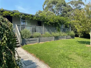 Cheerful 3 bedroom home in the heart of town - Image 2