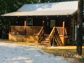 Cozy log cabin near Beaver Lake - Image 2