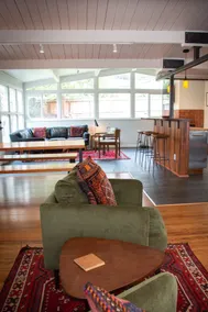 Sunny Mid-Century Gem - Image 4