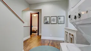 Victorian Cottage steps from historic downtown - Image 3