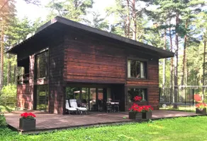 Modern handicraft log house near the beach. - Image 4