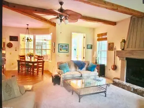 Beautiful country home with pool - Image 3