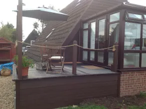 Delightful lodge on river marina, fully-furnished - Image 3