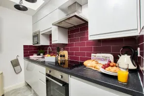 Stylish Apt Near EMA; Gym & Pool Access, Fast WiFi - Image 5
