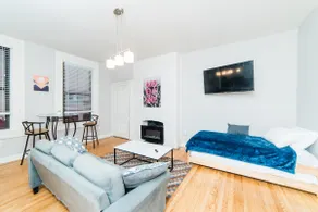 Central Location Suite - Walkable Entertainment - Image 4
