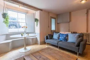 Spacious Open-Plan 1 Bed Apt. in Prime Location - Image 3
