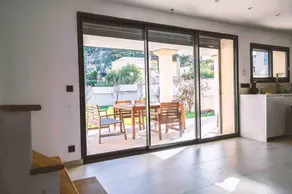 Air-conditioned house with garden, pool & foosball table - Image 4