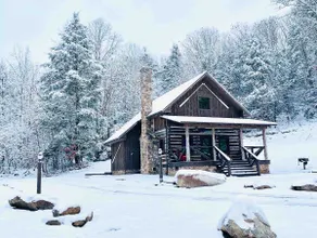 The Boathouse at Four Fillies Lodge w/ Hot Tub - Image 2