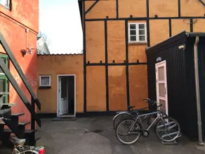 Red back house 1st floor on the left - Image 2