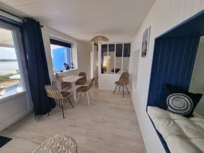 Small house with garden facing the sea - Image 3