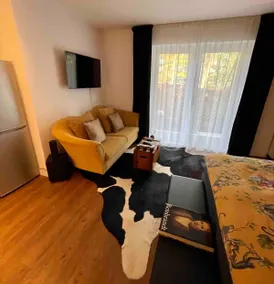 Beautiful cozy suite with free parking - Image 2