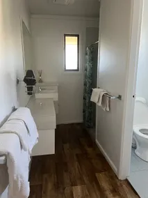 Private self contained cottage - Image 5
