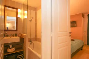 Apartment with heated pool, wifi, parking - Image 5