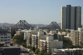 Spectacular Views of CBD & Story Bridge & Parking - Image 3