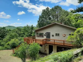 Enjoy expansive view at Crockett Mountain Cottage - Image 2
