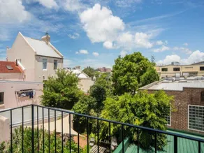 Relax in trendy Glebe with own car spot - Image 5