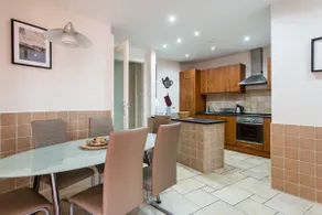 Large City Centre Apartment, Budapest. - Image 5