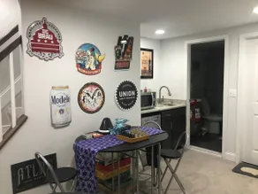 Fun Apartment w/a Kitchenette and a Parking Space - Image 4