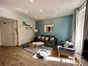 Stylish & Spacious Apartment Near the Louvre - Image 2