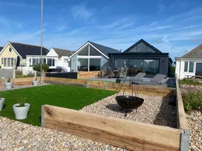 Luxury five star beachfront bungalow - Image 2