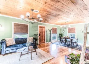 The Baby Blue Cottage - Fixer Upper, Season 3 - Image 5