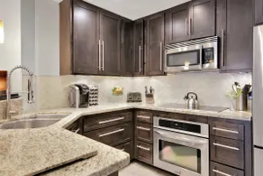 Newly Remodeled Condo Close, Pool/jacuzzi/BBQ - Image 4