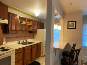 Spacious home in the heart of West Hartford. - Image 2