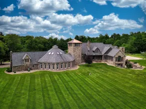 Grace and Grandeur: The Stables Estate - Image 4