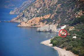 Floras Charming Waterfront House - Image 2