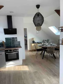 Apartment with garden access - Image 4