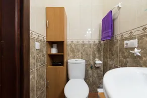 Private Solarium - 2BR House Near the Airport - Image 4
