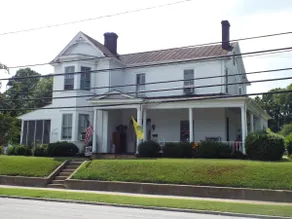 Cozy historic pet-friendly apartment near I-95 - Image 2