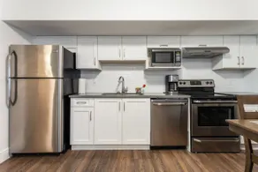 Robson Place Suite - Image 2