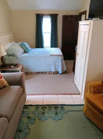 CHARMING COTTAGE in Smalltown USA - Image 4