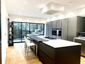 Luxury 4 Bedroom House @Oxley Park 5mins from CMK - Image 4