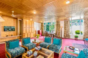 Emerald Suite | Spacious Kashmiri Retreat Near Dal - Image 3