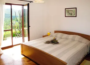 Wineyards & Landscape view - comfortable suite - Image 5