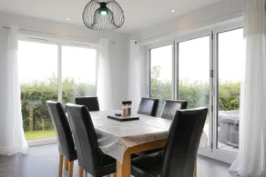Field View - Amazing 5bed house - Image 3