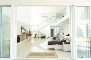 Modern and Contemporary House - Image 3