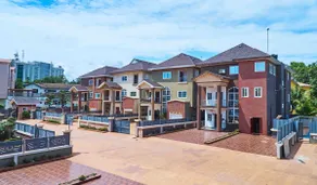 Affordable & Luxurious 2-Bed Apt with Pool & Wi-Fi - Image 3