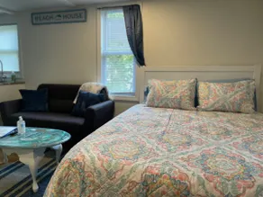 Charming Studio Apartment 1 Block from Main St - Image 2