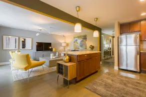 Executive Apartment on Lake Michigan with parking - Image 2