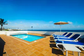 Nice house with pool in Arrieta facing the sea - Image 2
