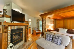 Sooke Cedar House - Aletheia Suite - Image 5