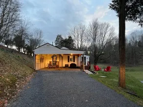 Beautiful Farmhouse, Close to Bristol, Tri Cities - Image 2