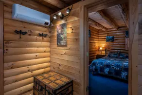 Beautiful Log Cabin on Highland Lake - Image 4