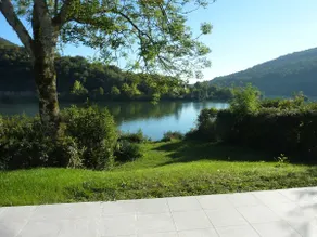 Waterfront villa with petanque court - Image 3