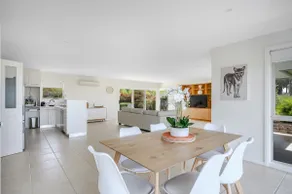 The Rest Retreat Getaway 15 Mins to CBD 3 Bed - Image 3