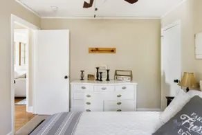 Charming Farmhouse in the Historic City of Tucker - Image 5